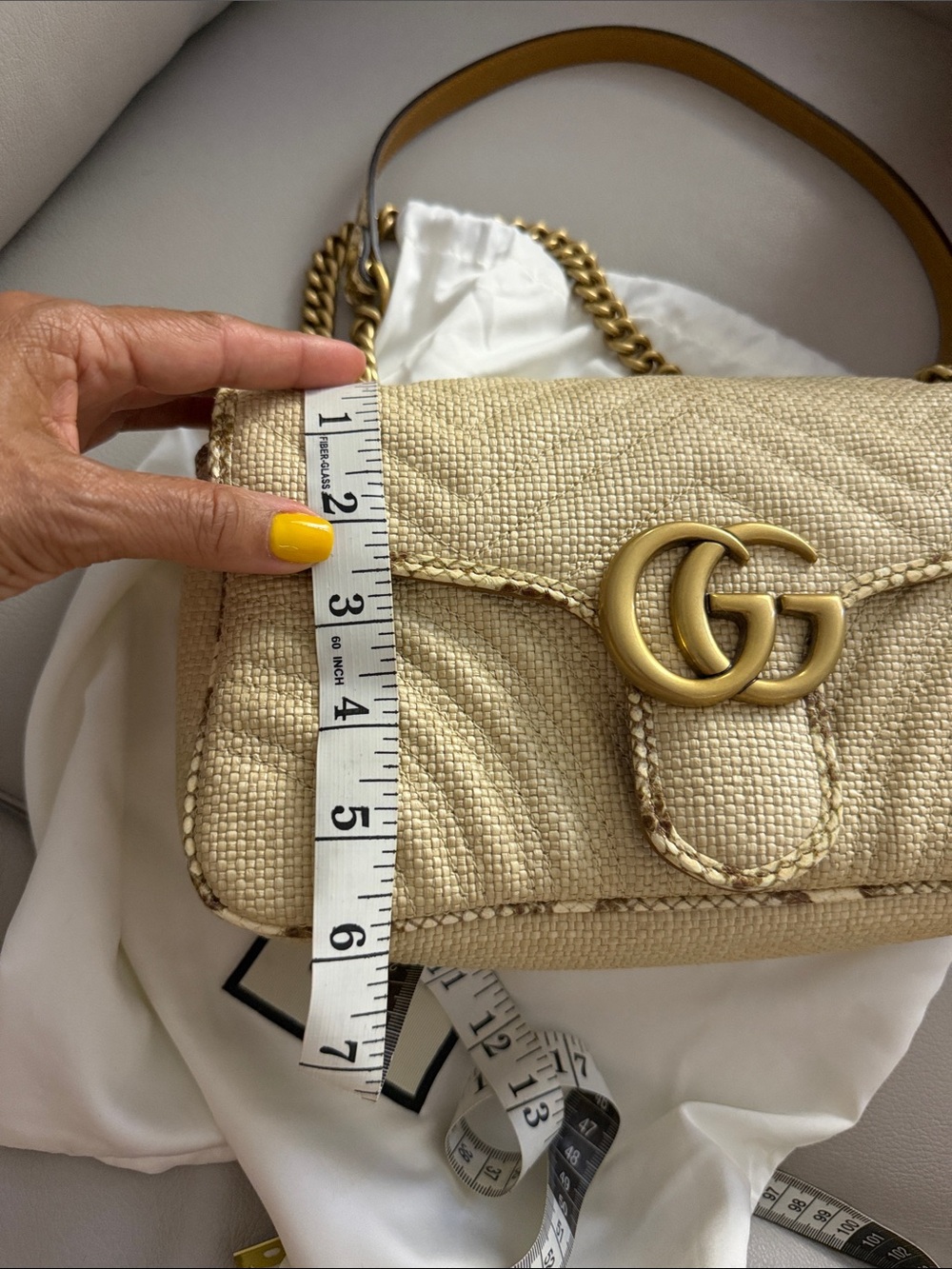 Gucci Raffia GG Marmont Shoulder mediun  Bag in Beige with Gold Hardware - Picture 9 of 15